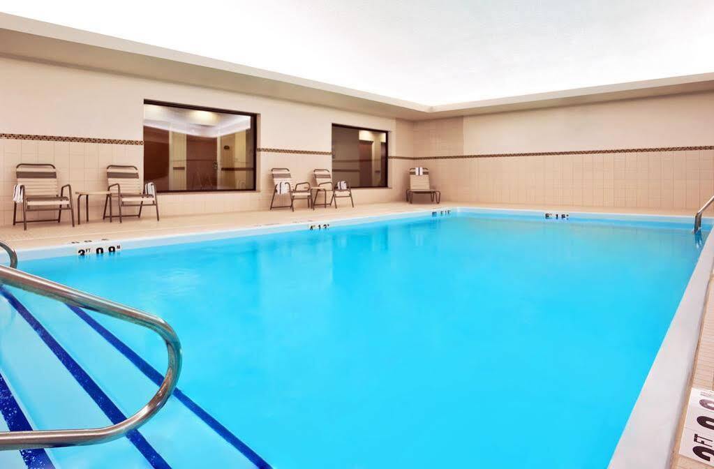 Holiday Inn Express Hotel & Suites Tipp City By Ihg Ngoại thất bức ảnh